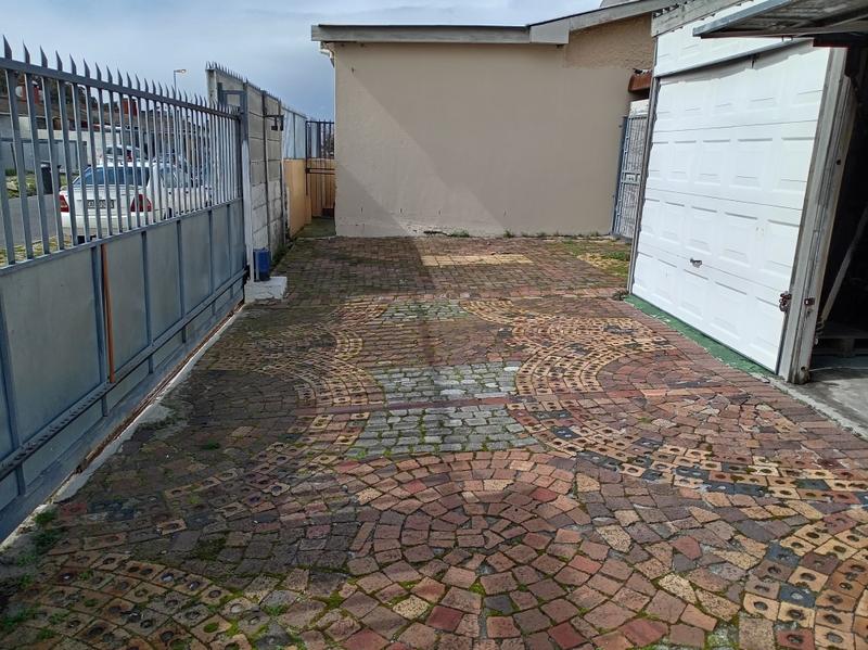 3 Bedroom Property for Sale in Kewtown Western Cape